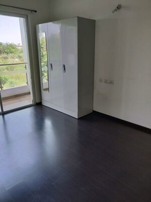 Room in 2 BHK Apartment at Unique Youtopia, Kharadi – for Rent