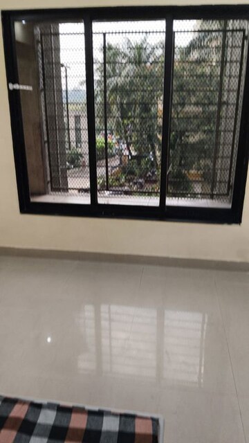 Room in 2 BHK Apartment at Vasant Valley Complex, Malad East – for Rent