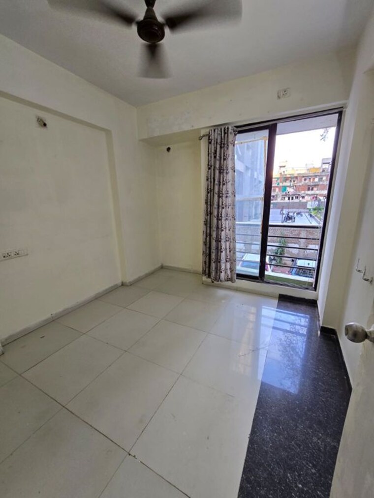 Room, satellite 5 Bedroom 290 Sq.Ft. Apartment In Satellite Ahmedabad 9819564