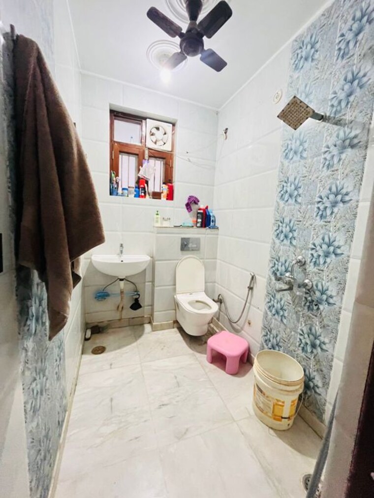 Bathroom, sector 52 1 Bedroom 813 Sq.Ft. Builder Floor In Sector 52 Gurgaon 9819581