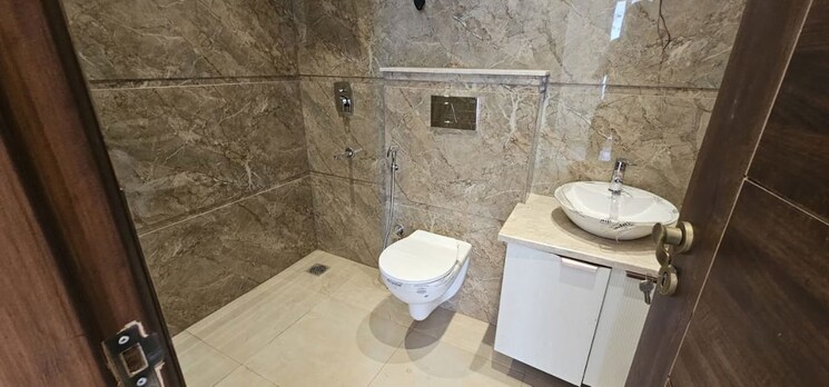 Bathroom, sector 45 3 Bedroom 2200 Sq.Ft. Builder Floor In Sector 45 Gurgaon 9819585