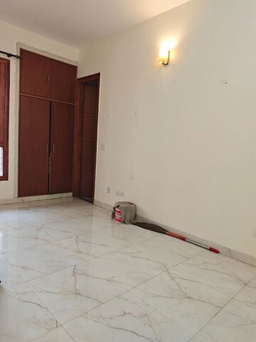 Room in 3 BHK Builder Floor at Sector 45 – for Rent