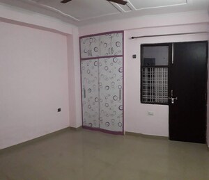 Room in 1 BHK Builder Floor at Sector 40 – for Rent
