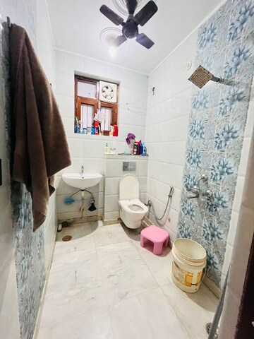 Master Bedroom in 1 BHK Builder Floor at Sector 30 – for Rent