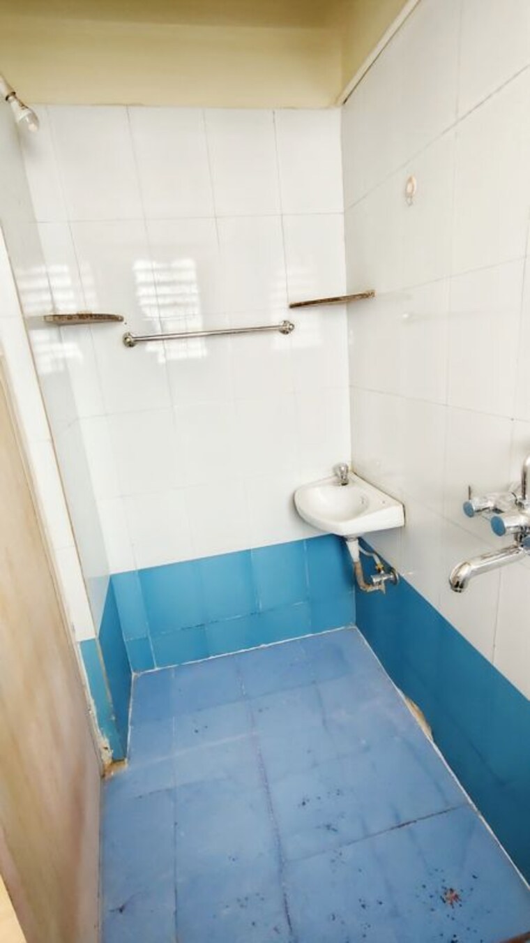 Bathroom, wadgaon sheri 1.5 Bedroom 450 Sq.Ft. Apartment In Wadgaon Sheri Pune 9819604