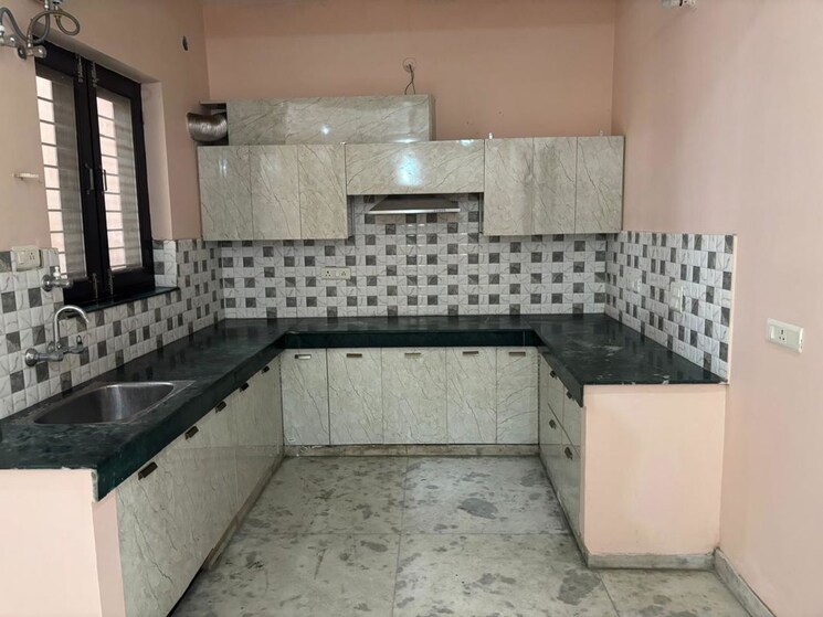 Kitchen, sector 46 2 Bedroom 190 Sq.Yd. Builder Floor In Sector 46 Gurgaon 9819613