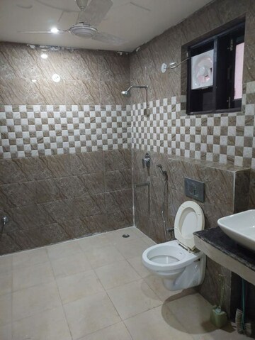 Bathroom in 2 BHK Builder Floor at Sector 46 – for Rent