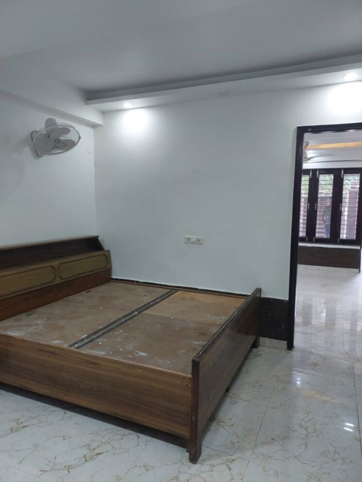 Room, sector 46 2 Bedroom 190 Sq.Yd. Builder Floor In Sector 46 Gurgaon 9819613