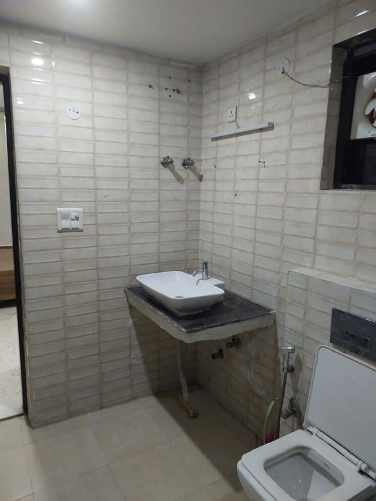 Bathroom, sector 46 2 Bedroom 190 Sq.Yd. Builder Floor In Sector 46 Gurgaon 9819613