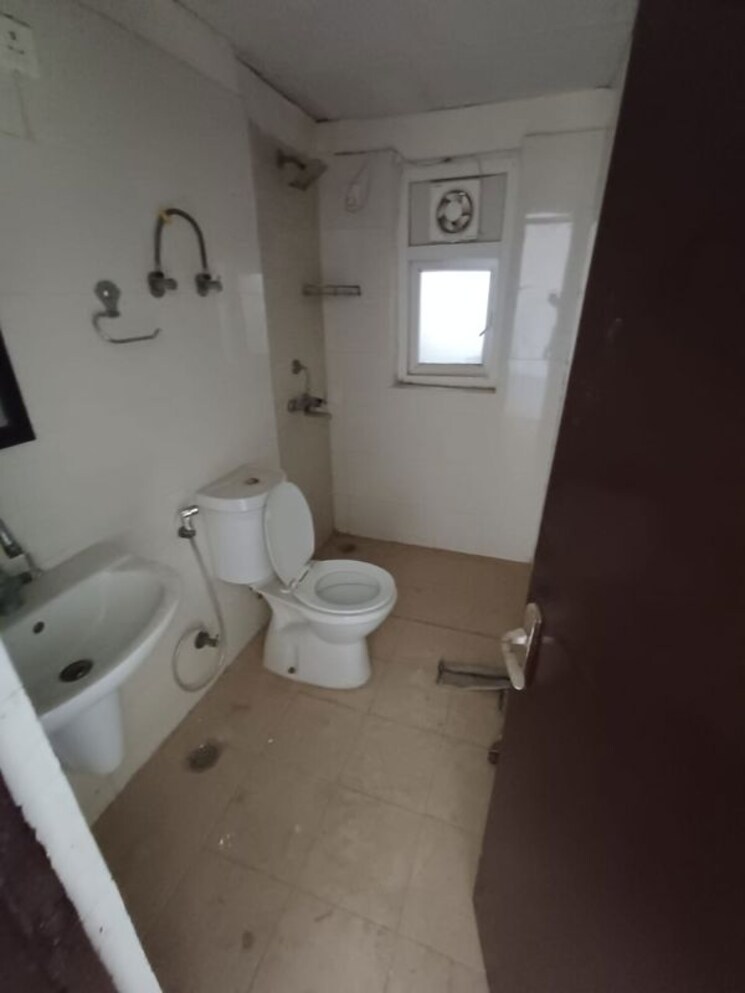 Bathroom, amrapali-zodiac 2 Bedroom 1075 Sq.Ft. Apartment In Sector 120 Noida 9819637