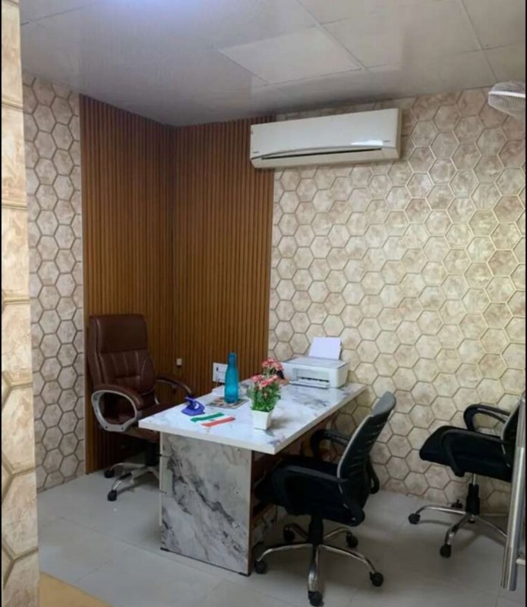 Team Area, butler colony Commercial Office Space 1400 Sq.Ft. In Butler Colony Lucknow 9819644