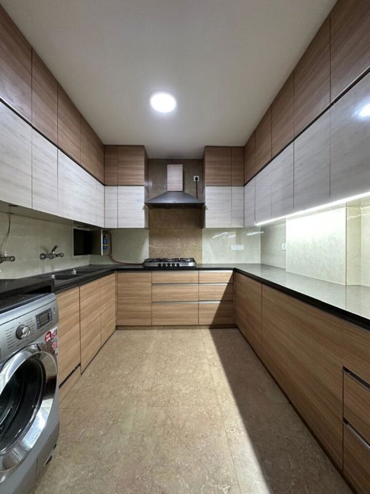 Kitchen, sarvapriya vihar 3 Bedroom 250 Sq.Yd. Builder Floor In Sarvapriya Vihar Delhi 9819651