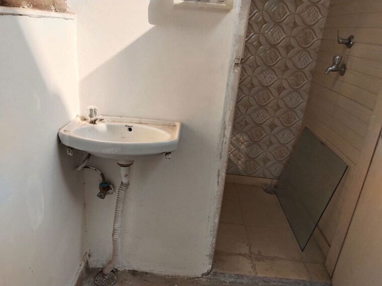 Bathroom, sector 46 2 Bedroom 104 Sq.Ft. Builder Floor In Sector 46 Gurgaon 9819650