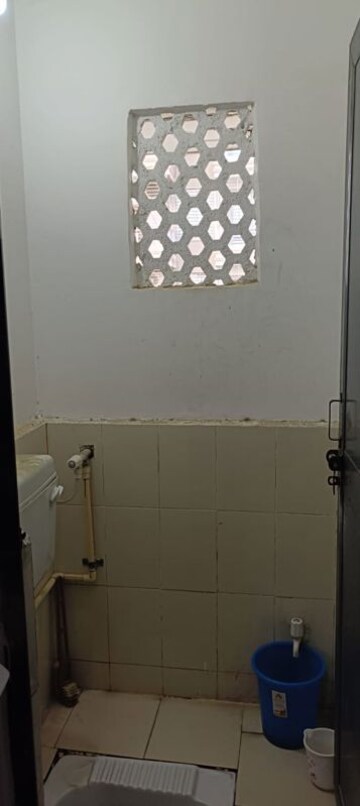 Bathroom in 1.5 BHK Apartment at Gomti Nagar – for Rent