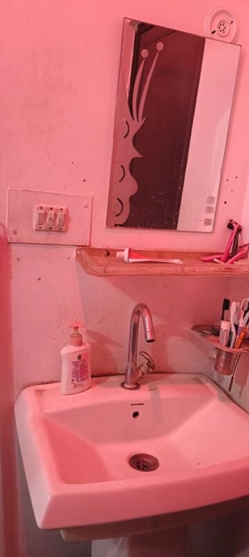 Furnished Amenities in 1.5 BHK Apartment at Gomti Nagar – for Rent