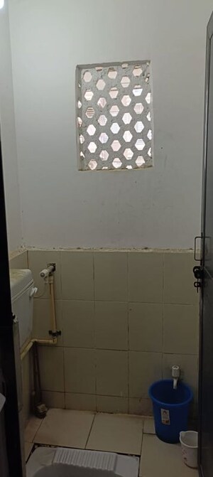 Bathroom in 1.5 BHK Apartment at Gomti Nagar – for Rent