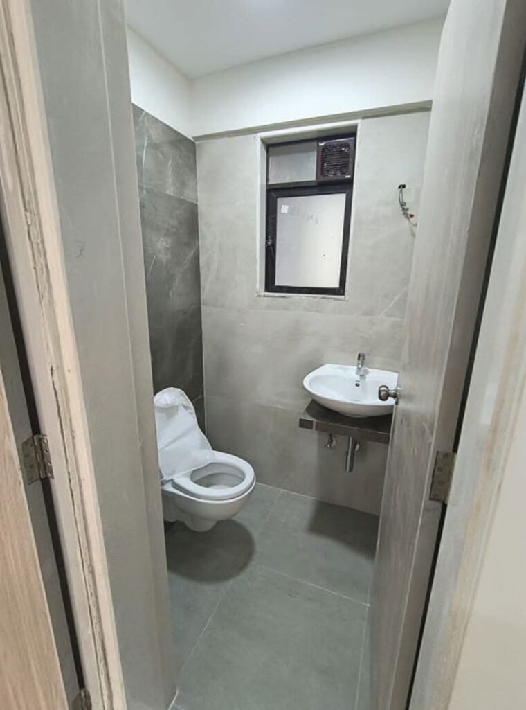 Bathroom, mohid-mahakali-hills 1 Bedroom 325 Sq.Ft. Apartment In Andheri East Mumbai 9819680