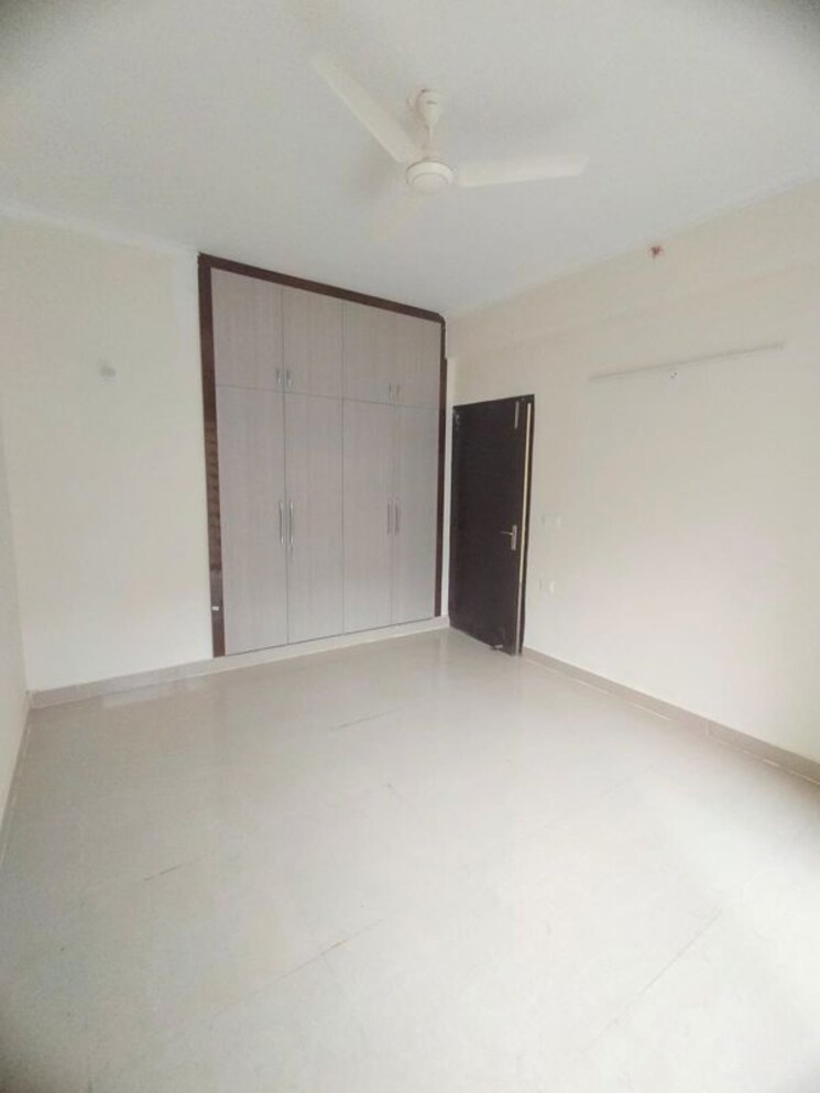 Room, amrapali-crystal-homes 4 Bedroom 2175 Sq.Ft. Apartment In Sector 76 Noida 9819700