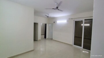 Room in 3 BHK Apartment at Pyramid Altia, Sector 70 – for Rent