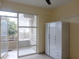 Room in 3 BHK Apartment at Pyramid Altia, Sector 70 – for Rent