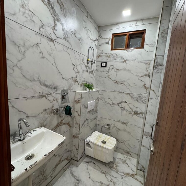 Bathroom, dwarka mor 2 Bedroom 50 Sq.Yd. Builder Floor In Dwarka Mor Delhi 9819752