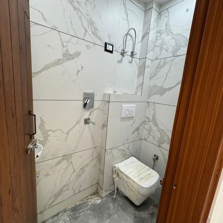 Bathroom, dwarka mor 2 Bedroom 50 Sq.Yd. Builder Floor In Dwarka Mor Delhi 9819752