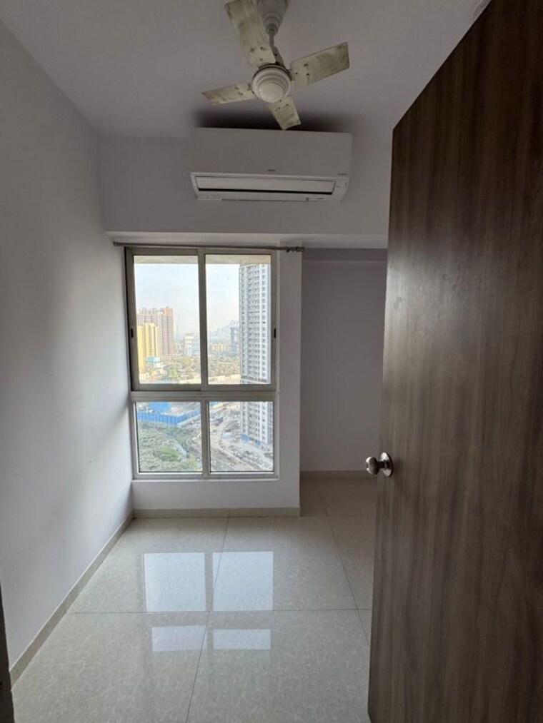 Room, lodha-amara 1.5 Bedroom 585 Sq.Ft. Apartment In Kolshet Road Thane 9819753