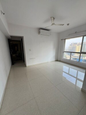 Room in 1.5 BHK Apartment at Lodha Amara, Kolshet Road – for Sale