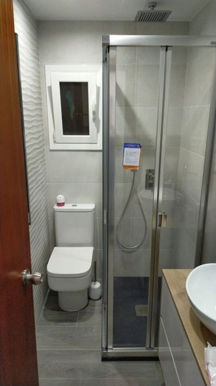 Bathroom, hubtown-seasons 4 Bedroom 1400 Sq.Ft. Apartment In Chembur Mumbai 9819725