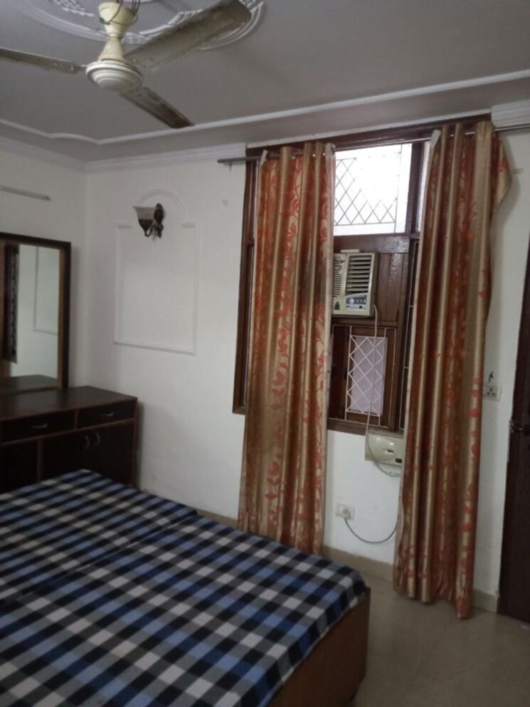 Bedroom, east of kailash 2 Bedroom 1000 Sq.Ft. Builder Floor In East Of Kailash Delhi 9819765
