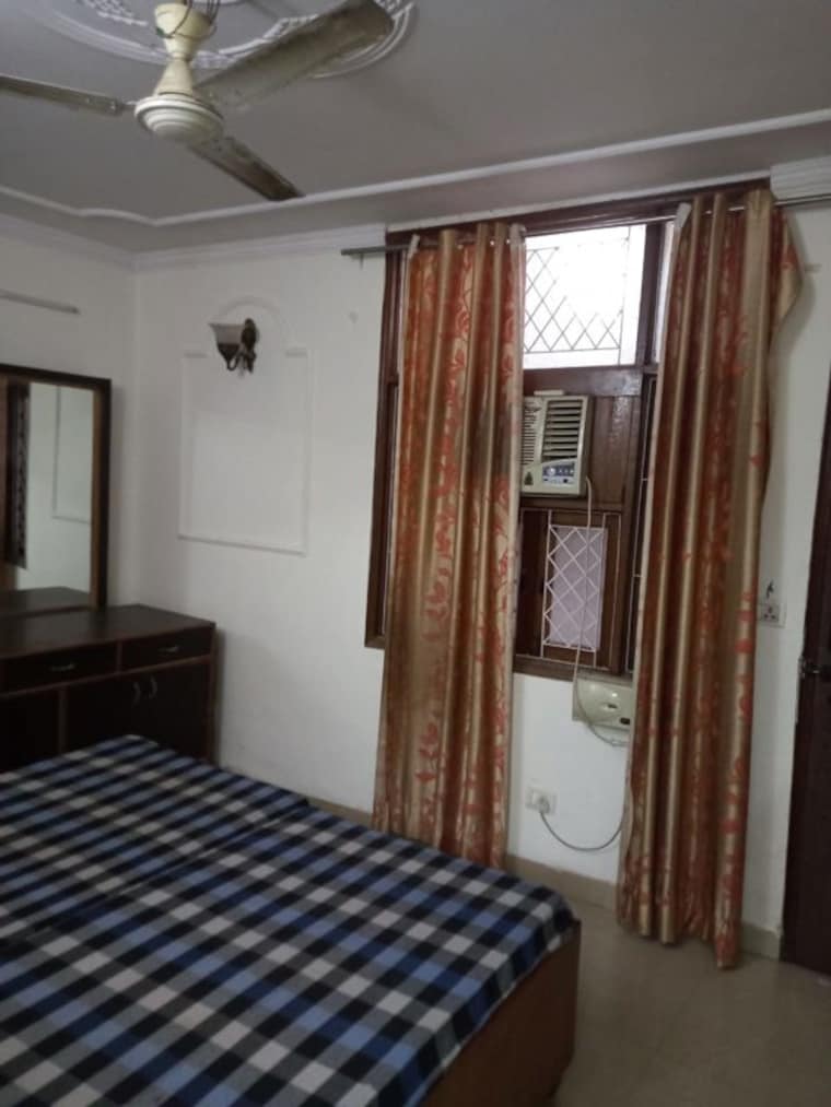 Bedroom, east of kailash 2 Bedroom 1000 Sq.Ft. Builder Floor In East Of Kailash Delhi 9819765