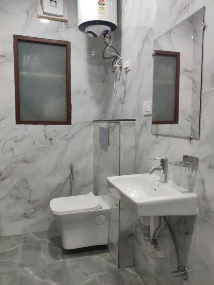 Bathroom, east of kailash 1 RK 500 Sq.Ft. Builder Floor In East Of Kailash Delhi 9819769