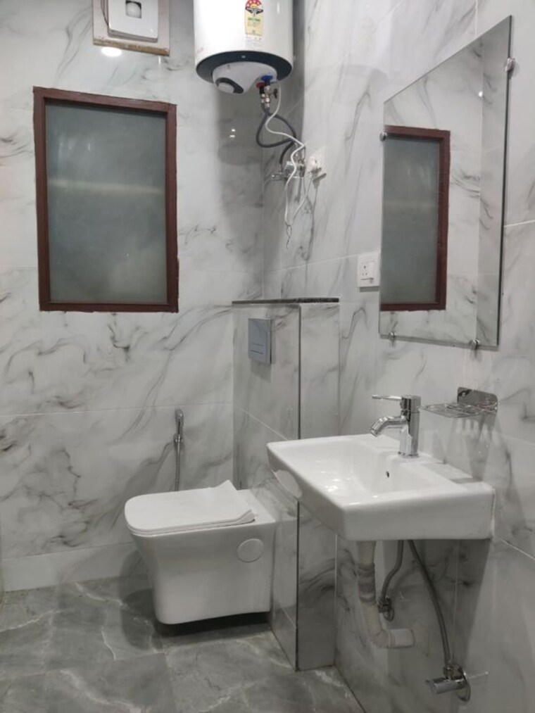 Bathroom, east of kailash 1 RK 500 Sq.Ft. Builder Floor In East Of Kailash Delhi 9819769