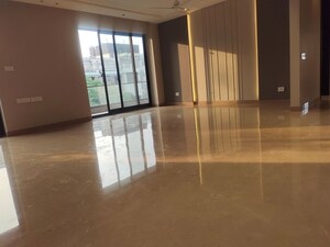 Room in 4 BHK Builder Floor at South Extension ii – for Sale