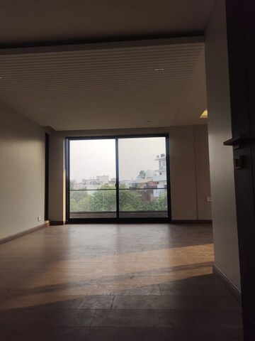 Room in 4 BHK Builder Floor at South Extension ii – for Sale
