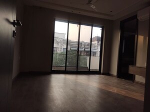 Room in 4 BHK Builder Floor at South Extension ii – for Sale