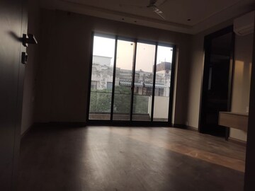 Room in 4 BHK Builder Floor at South Extension ii – for Sale