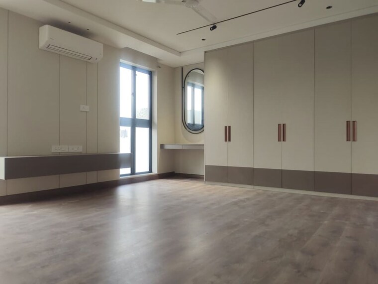 Room, south extension ii 4 Bedroom 4500 Sq.Ft. Builder Floor In South Extension ii Delhi 9819770