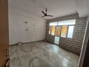 Bedroom in 2 BHK Apartment at Durgakund – for Rent