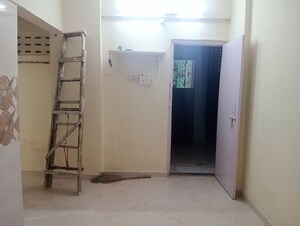 Room in 1 RK Apartment at Bindra Complex, Andheri East – for Sale