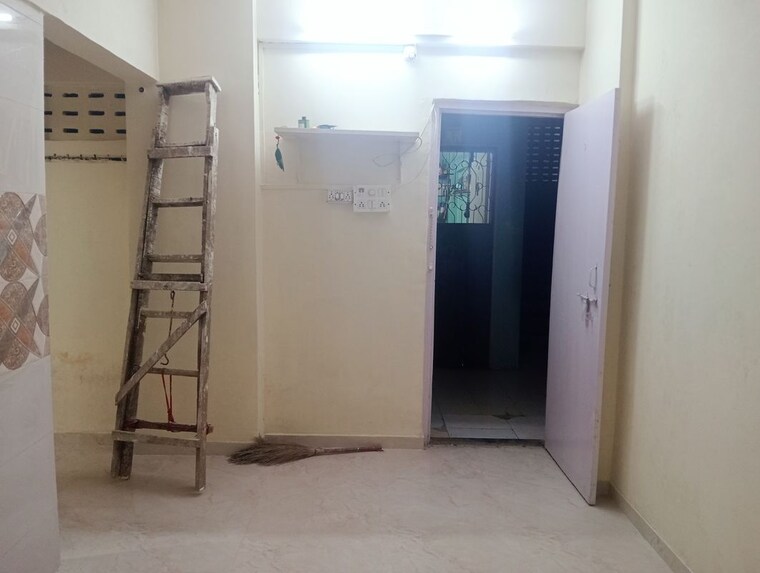 Room, bindra-complex 1 RK 225 Sq.Ft. Apartment In Andheri East Mumbai 9819784