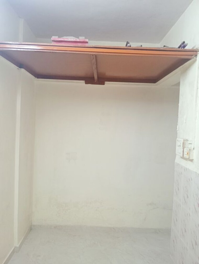 Room, bindra-complex 1 RK 250 Sq.Ft. Apartment In Andheri East Mumbai 9819786