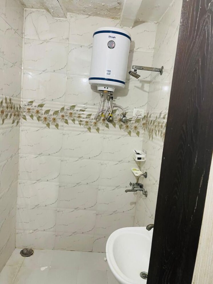 Bathroom, rwa-apartments-sector-19 2 Bedroom 850 Sq.Ft. Builder Floor In Sector 19 Noida 9819794