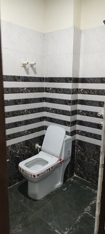 Staircase in 1.5 BHK Apartment at Shree Krishna Apartments Noida, Sector 117 – for Rent