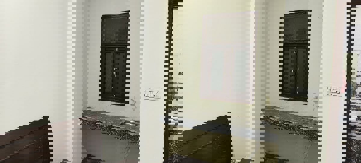 1.5 BHK + Pooja Room Apartment For Rent in Shree Krishna Apartments Noida