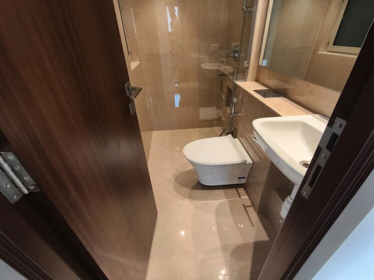 Bathroom, hiranandani-regent-hill 1 Bedroom 379 Sq.Ft. Apartment In Powai Mumbai 9819823