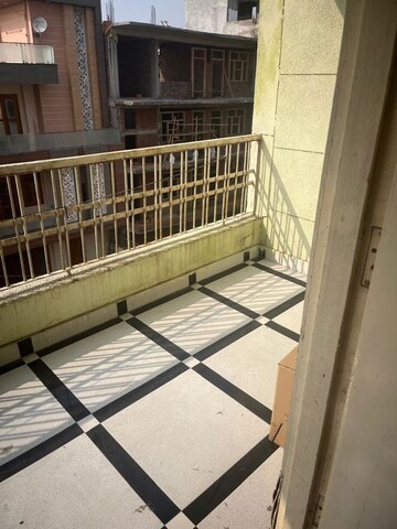 Balcony in  Pg at Sector 63a – for Rent