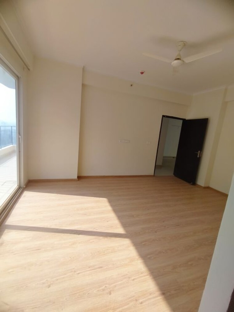 Room, amrapali-crystal-homes 3 Bedroom 1375 Sq.Ft. Apartment In Sector 76 Noida 9819845