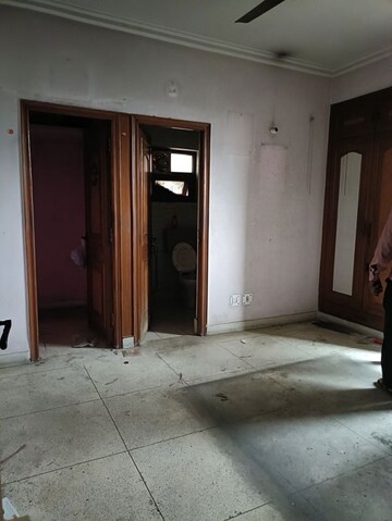 Room in 3 BHK Apartment at Abhiyanta Apartment, Vasundhara Enclave – for Sale