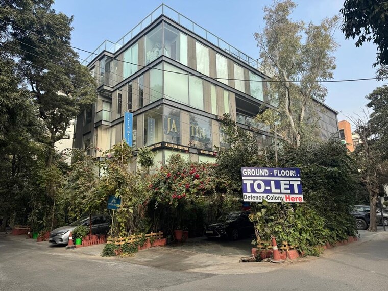 Exterior View, defence colony Commercial Showroom 3000 Sq.Ft. In Defence Colony Delhi 9819874